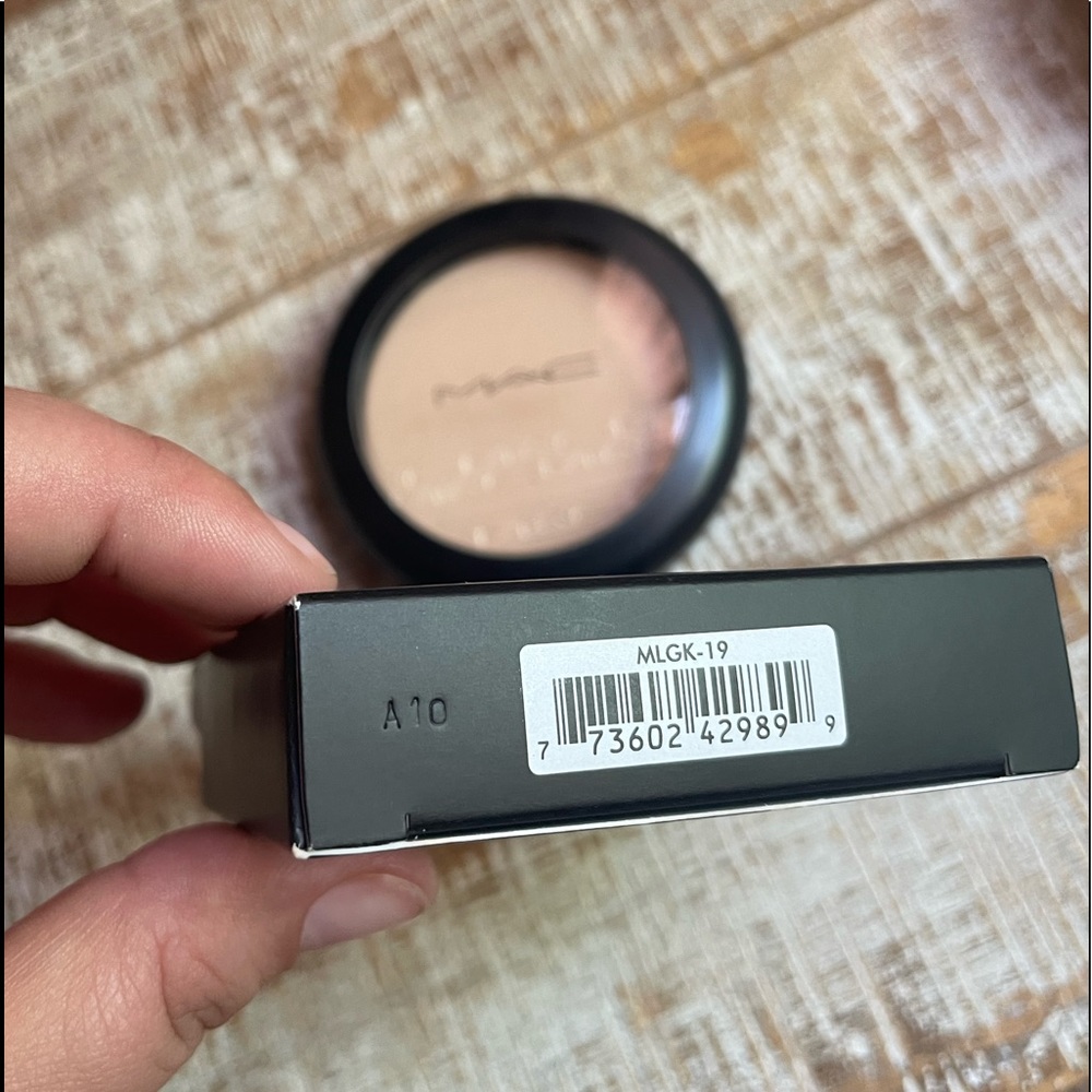 MAC Extra Dimension SkinFinish- Double Gleam🥂 - Picture 4 of 5
